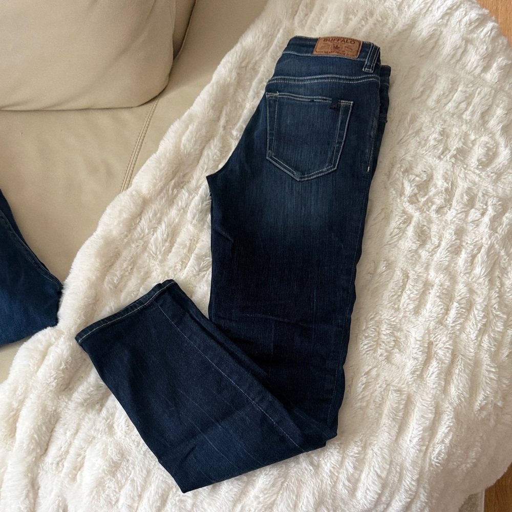 Buffalo Women’s Skinny Jeans Size 26 – 28” Length – Mid Rise Dark Wash